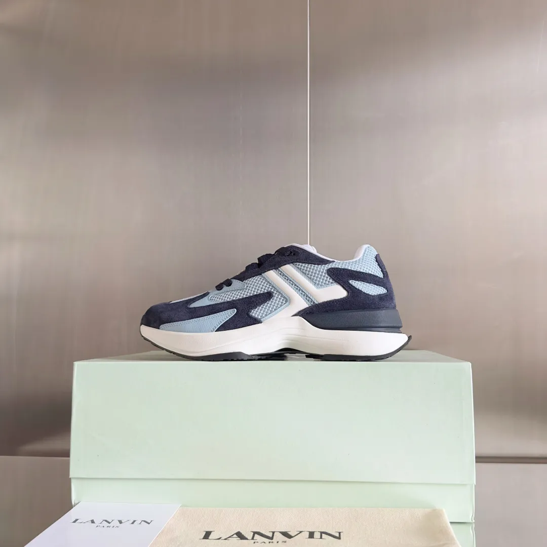 Top version: Couple model 290 Lanvin Lanvin's latest Jla series Couple model Mesh Thick sole Casual sports shoes Running shoes Original purchase, development and production This men's and women's sports shoes are light and comfortable, and the mesh design makes the uppers lighter. They are not afraid of stuffy feet, and the shoes look fashionable when paired with skirts and trousers. The upper is decorated with LANVIN's classic •J logo. The curved lines pay tribute to the circular element of the LANVIN logo, showing the brand's ingenuity. This shoe combines sports, fashion and craftsmanship. The delivery counter has exquisite packaging 🛍📦 ▪️ Fabric: Original customized mesh + cowhide ▪️ Lining: Original imported breathable mesh ▪️ Sole: Exclusive molded foam + TPU material ▪️ Bottom thickness: 4CM ▪️ Size: Women's 35-41 / Men's 39-45